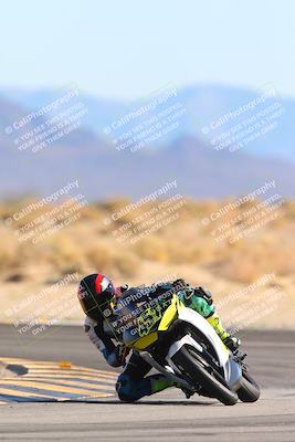 media/Jan-10-2025-CVMA Friday Practice (Fri) [[489e0da257]]/Group 4 and Trackday/Session 4 (Turn 16)/